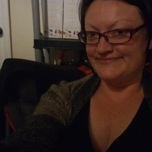 Meet your Posher, Elisabeth - Picture 1 of 1